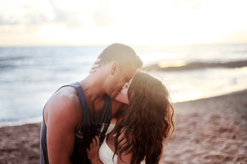 sweet couple kissing romantic dp for whatsapp